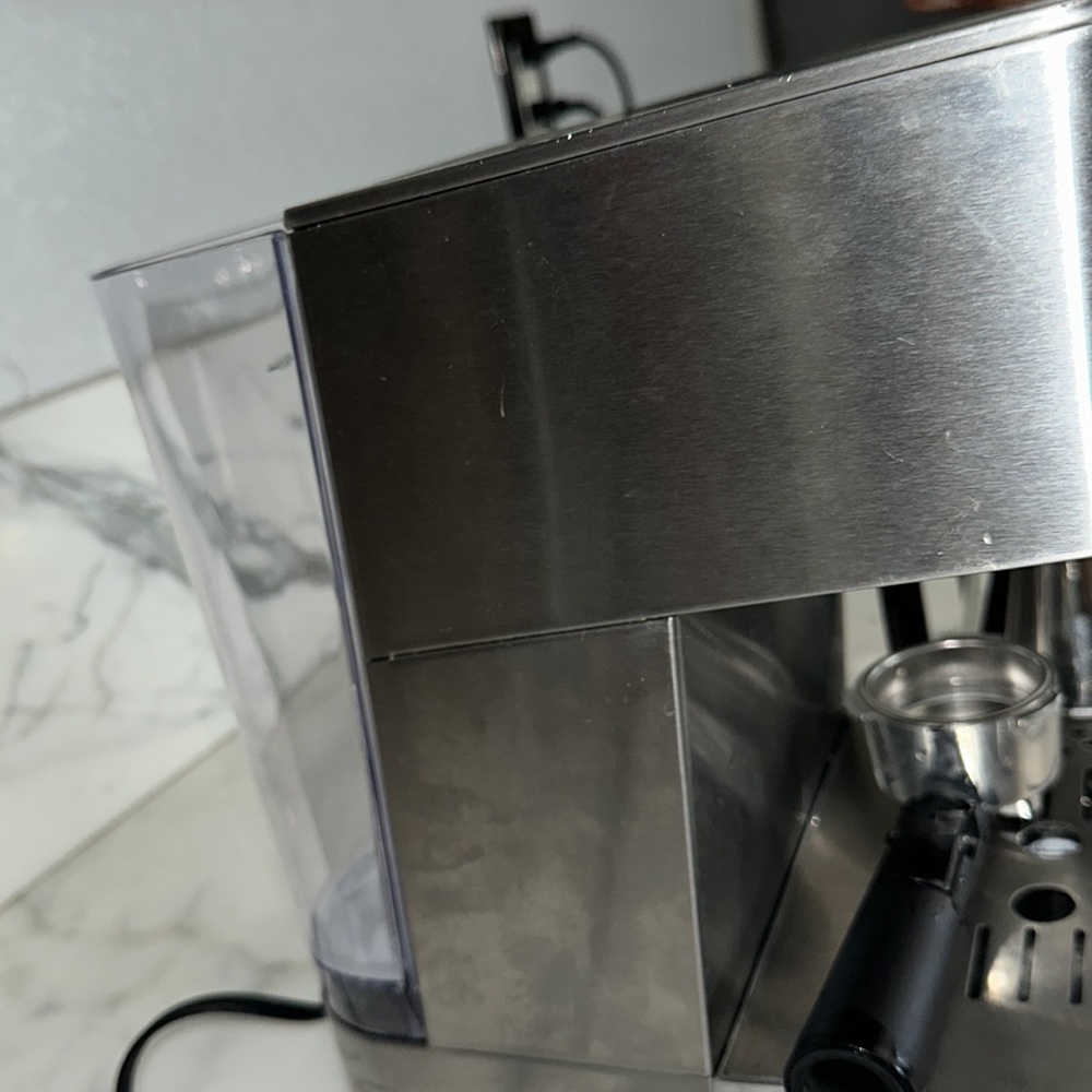 Espresso machine - Picture 3 of 5